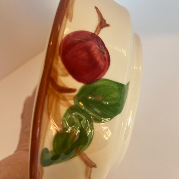 Franciscan Earthenware Serving Bowl in the Apple Pattern - Picture 4 of 7